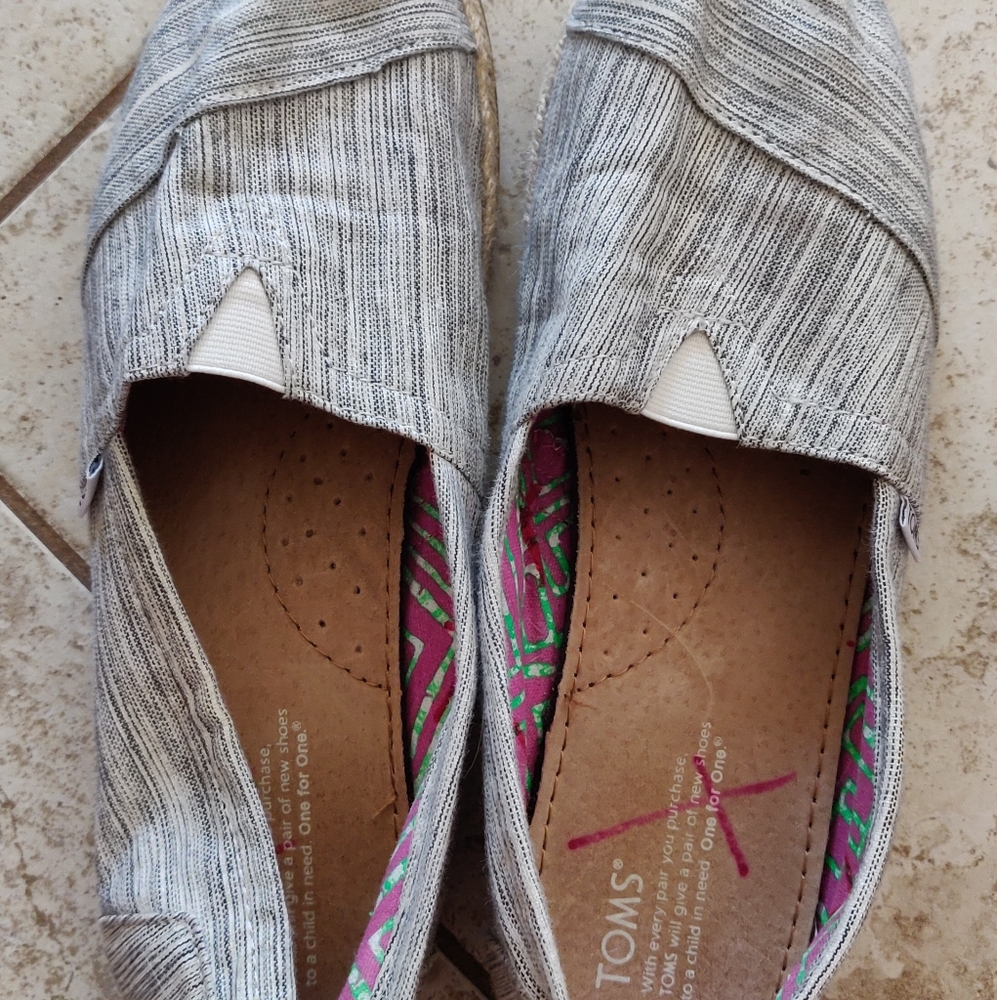 Tom's size 11 flats